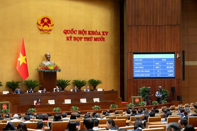 Quốc hội chính thức bỏ quy định taxi, xe vận tải phải lắp ghế an toàn trẻ em - ảnh 2