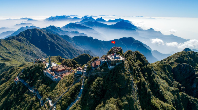 Khu du lịch trên đỉnh núi cao nhất Việt Nam được vinh danh ‘Điểm du lịch có thắng cảnh thiên nhiên hàng đầu thế giới’- Ảnh 1.