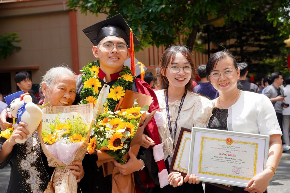 Nam sinh 2003 là sinh viên khóa đầu tiên ngành Trí tuệ nhân tạo của cả nước, tốt nghiệp loại xuất sắc GPA 9.08 - ảnh 2