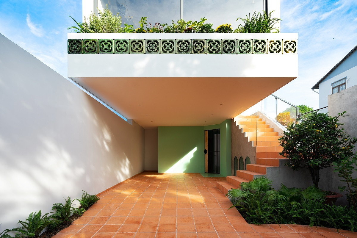 Phá vỡ khuôn mẫu kiến trúc: Ngôi nhà triền dốc với concept 'nghiêng' đầy táo bạo- Ảnh 3.