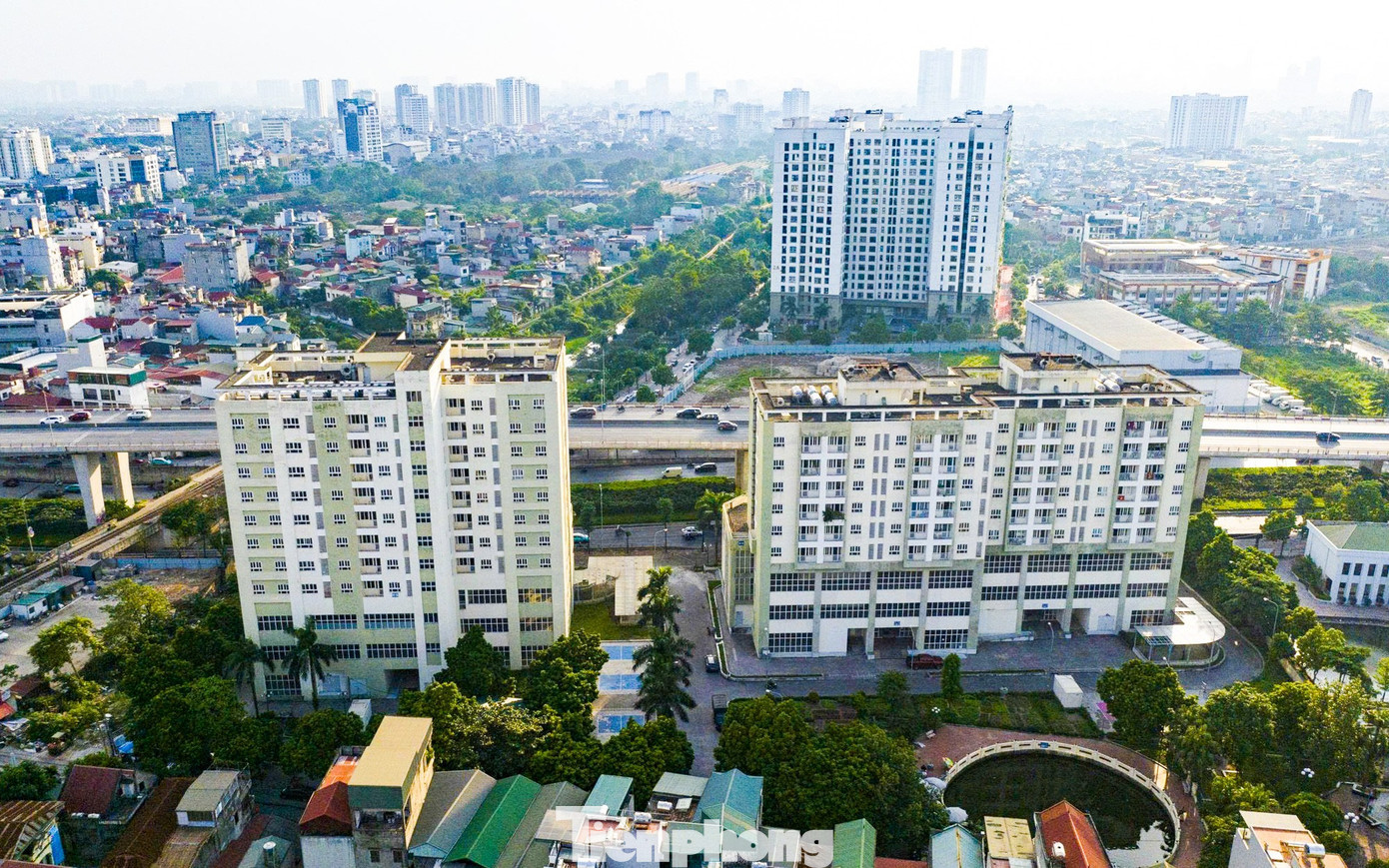 Khu tái định cư nằm ở vị trí thuận tiện, nằm ngay trên đường Lý Sơn, phía đối diện có các dự án lớn như Nhà ở xã hội Rice City Long Châu, khu đô thị Khai Sơn... Về thương mại có trung tâm Go Long Biên. Đây cũng là trục đường thuận lợi để đi đến phố cổ, sân bay Nội Bài. tp-tienphong-255.jpg