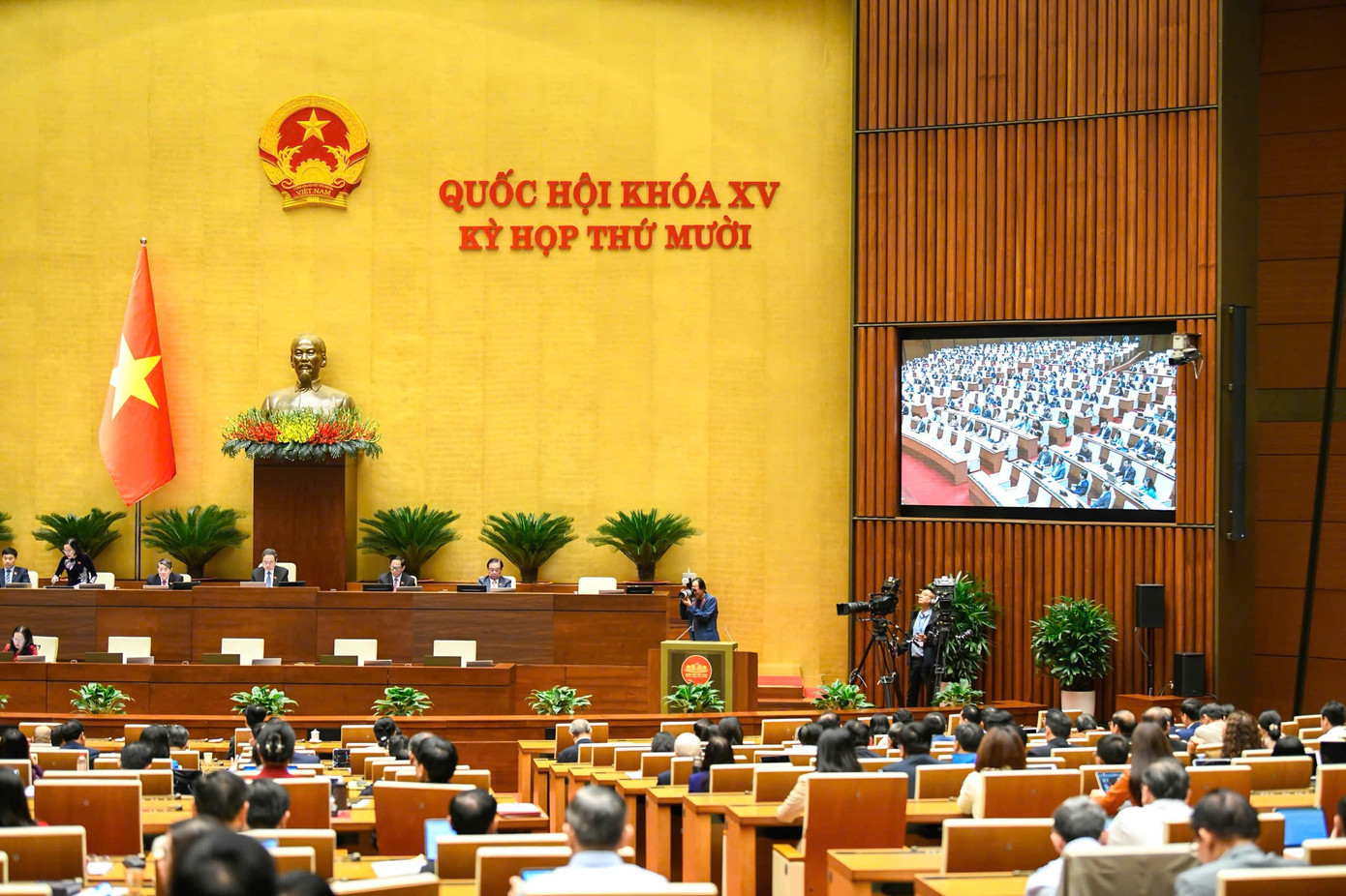 Quốc hội thông qua dự án luật, ngày 10/12. Ảnh: Như Ý 1012bc2.jpg