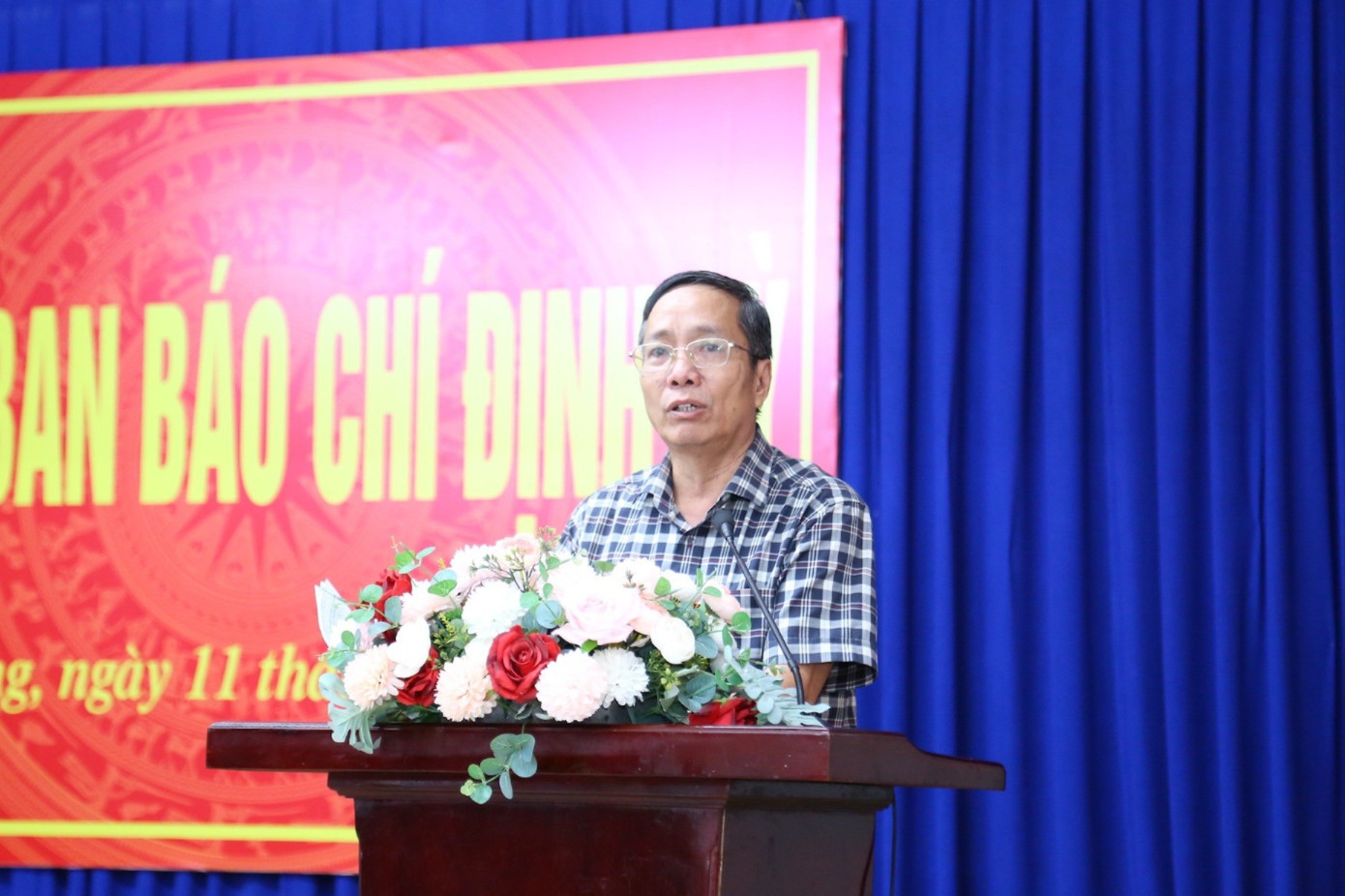 Ông Nguyễn Ngọc Lân - Phó Giám đốc Sở Xây dựng An Giang thông tin báo chí về sự cố cáp ngầm. tien5956-739.jpg