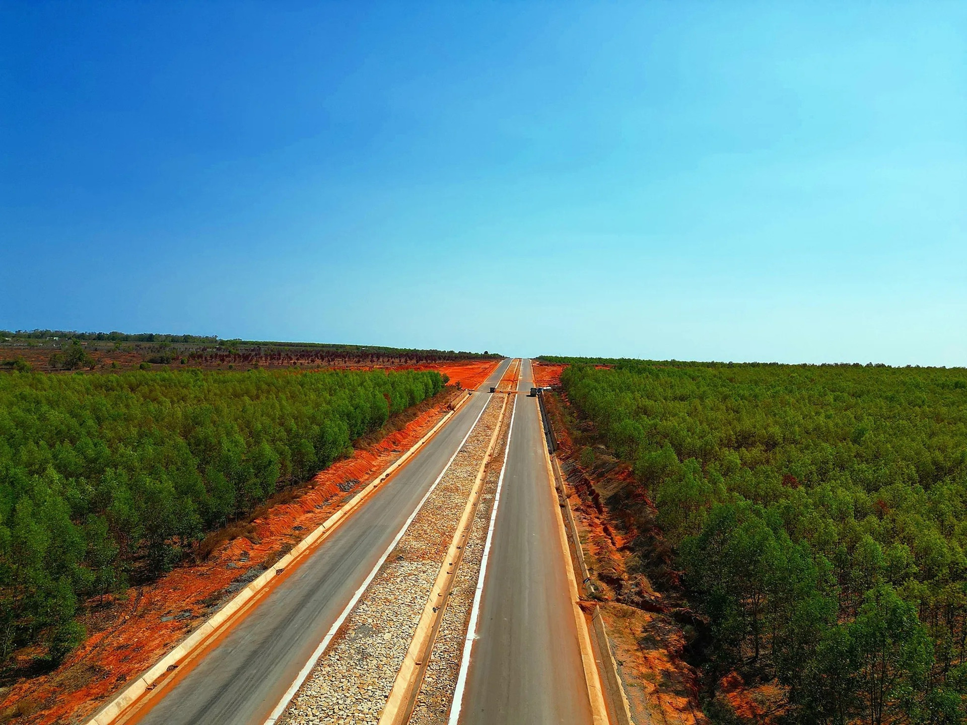 Tuyến đường ven biển tuyệt đẹp gắn với truyền thuyết về nàng trinh nữ tên Lan dần thành hình- Ảnh 2.