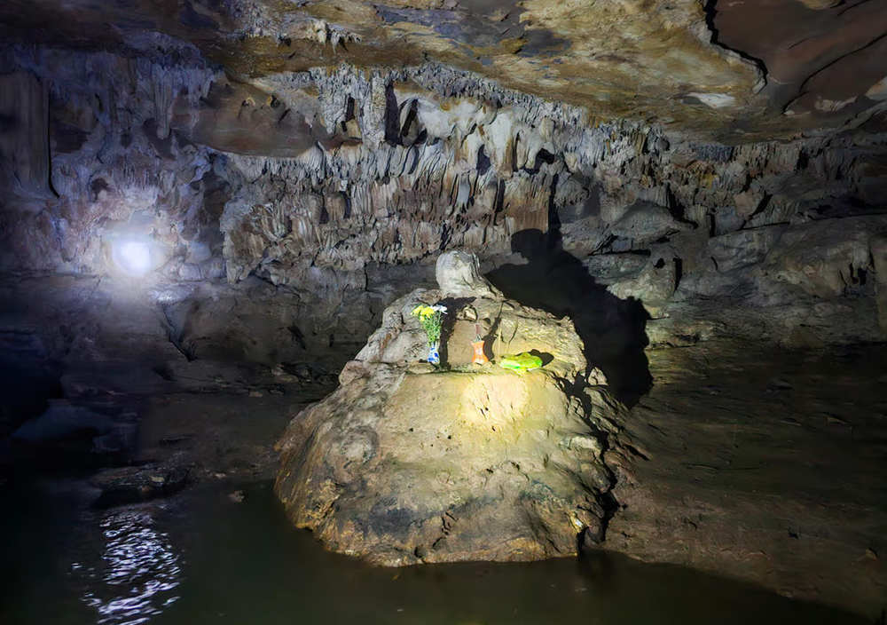 Hang động sở hữu tượng Phật ngồi thiền 'độc nhất' Việt Nam, nằm trong vùng lõi của di sản được UNESCO vinh danh