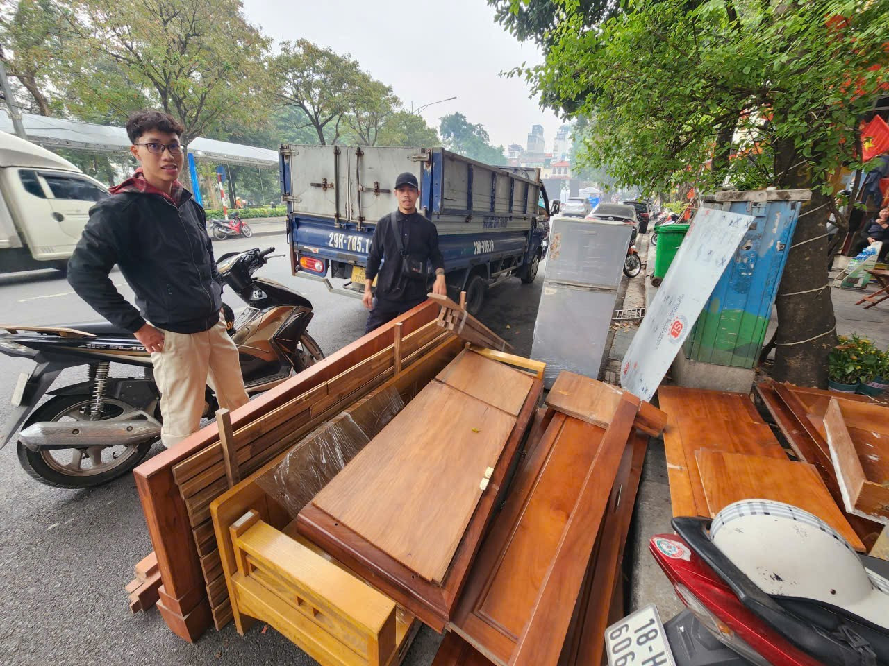 Nhiều người dân tự di chuyển sớm 1000030050.jpg