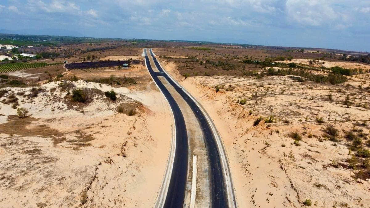 Tuyến đường ven biển tuyệt đẹp gắn với truyền thuyết về nàng trinh nữ tên Lan dần thành hình- Ảnh 1.