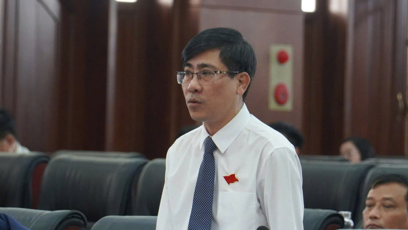 Đại biểu Trần Thắng Lợi phát biểu tại kỳ họp. 4601148866513690624-1.jpg