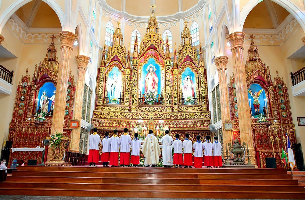 Nhà thờ ở miền Bắc được ví như 'lâu đài trong Harry Potter', giáo dân gom gạch, đá suốt 10 năm để xây dựng - ảnh 5