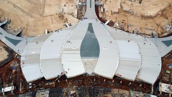 6 ngày nữa, siêu sân bay lớn nhất Việt Nam sẽ đón mốc trọng đại: Hơn 15.000 nhân lực làm việc xuyên đêm, nỗ lực về đích- Ảnh 4. 6 ngày nữa, siêu sân bay lớn nhất Việt Nam sẽ đón mốc trọng đại: Hơn 15.000 nhân lực làm việc xuyên đêm, nỗ lực về đích- Ảnh 4.