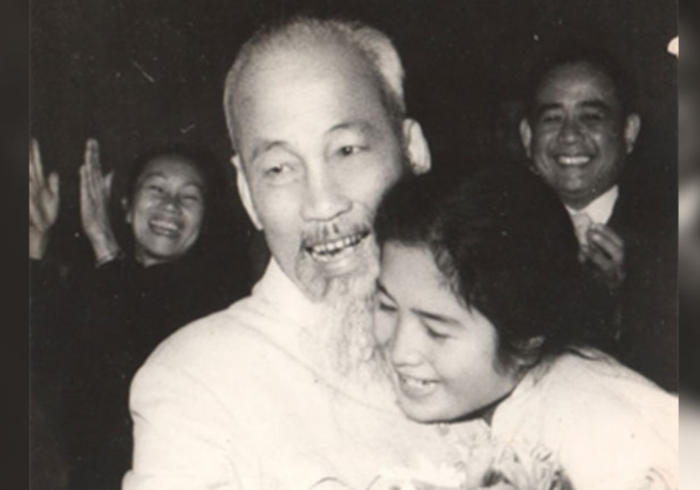 Cuộc sống hiện tại của huyền thoại nhan sắc sở hữu 'đôi mắt đẹp nhất Việt Nam', cả đời chỉ có một mối tình, con gái là ngôi sao quốc tế - ảnh 2