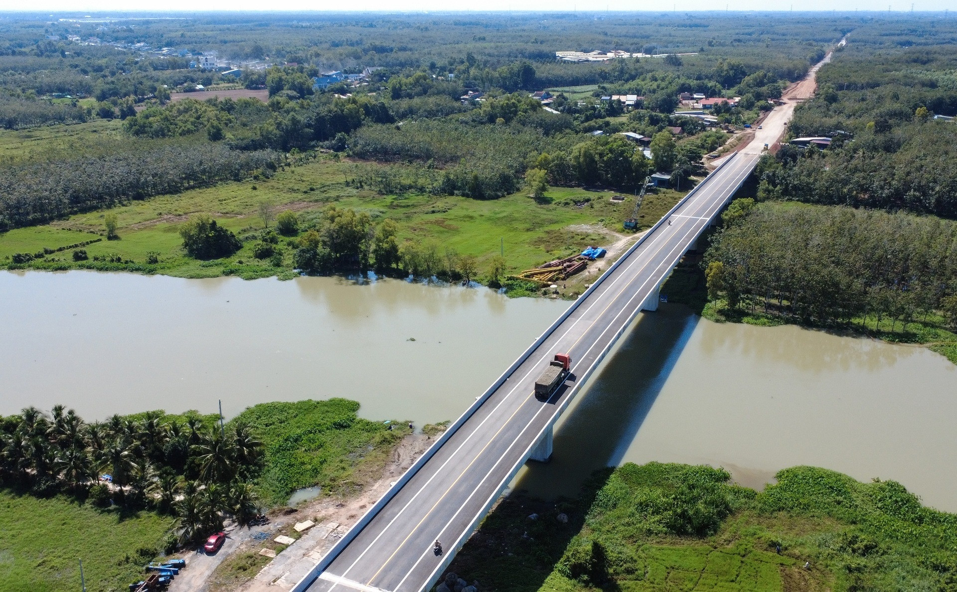 Sắp thông xe tuyến đường 31km xuyên rừng cao su tại thành phố giàu nhất Việt Nam- Ảnh 2.