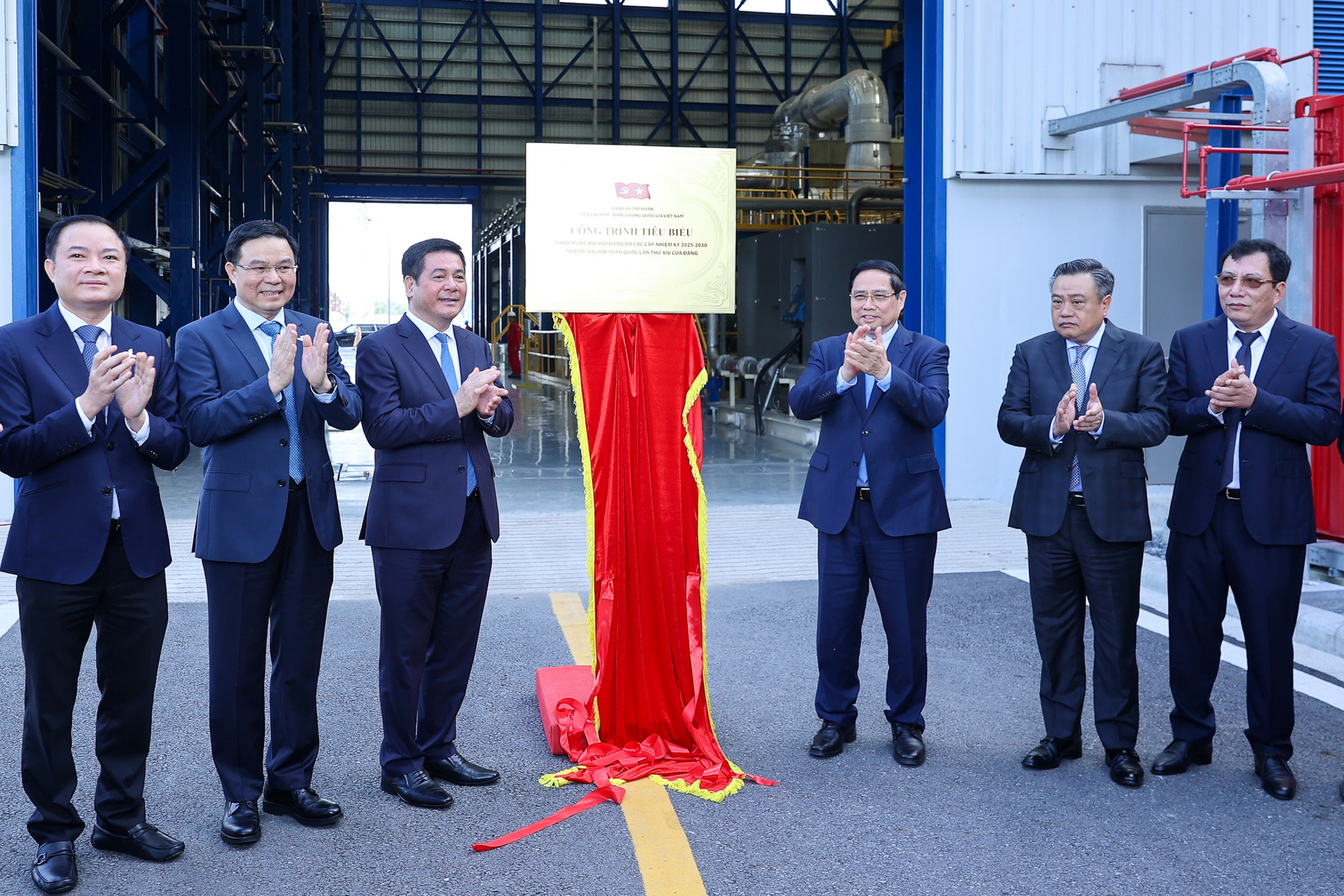 Thủ tướng khánh thành nhà máy điện LNG đầu tiên của Việt Nam – dự án kiểu mẫu, tiêu biểu về nhiều mặt- Ảnh 3.