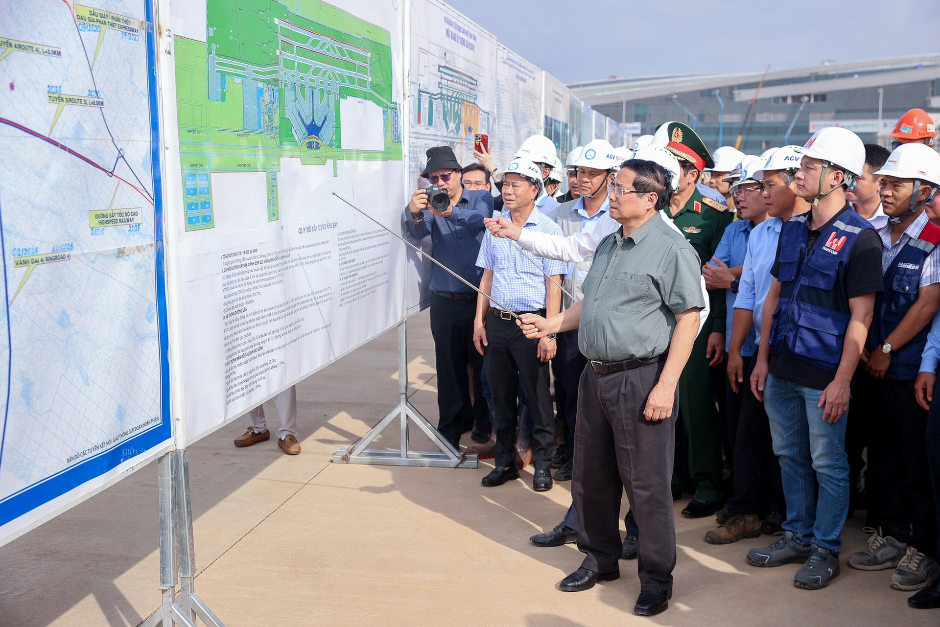 Thủ tướng: Sân bay Long Thành sẽ đón chuyến bay chính thức đầu tiên vào 19/12- Ảnh 4. Thủ tướng: Sân bay Long Thành sẽ đón chuyến bay chính thức đầu tiên vào 19/12- Ảnh 4.