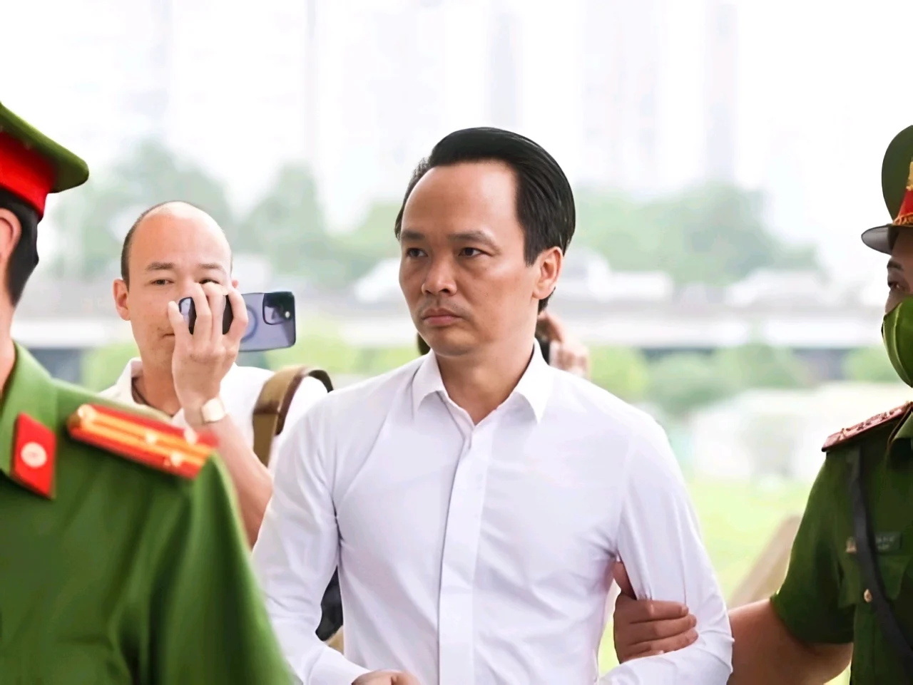 trinh-van-quyet-1055(1).png