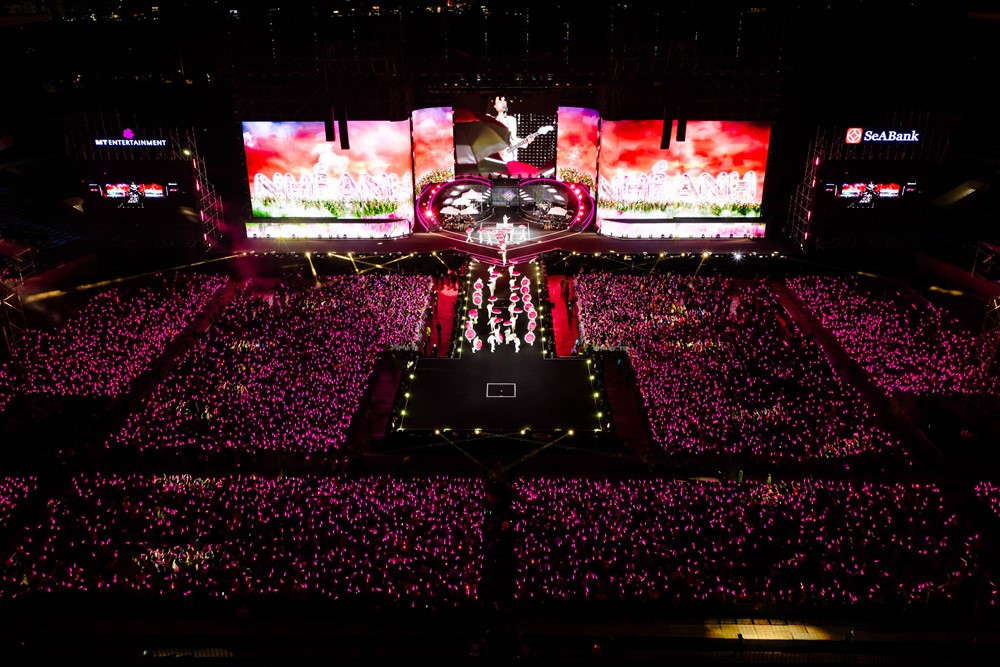 Sân vận động Mỹ Đình bùng nổ nhờ một cái tên - ảnh 1