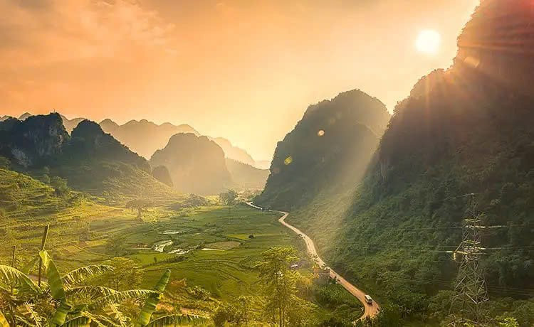 Miền Bắc có một cung đèo được ví như dải lụa 7 tầng, có dấu tích hoạt động của núi lửa từ 260 triệu năm về trước - ảnh 4