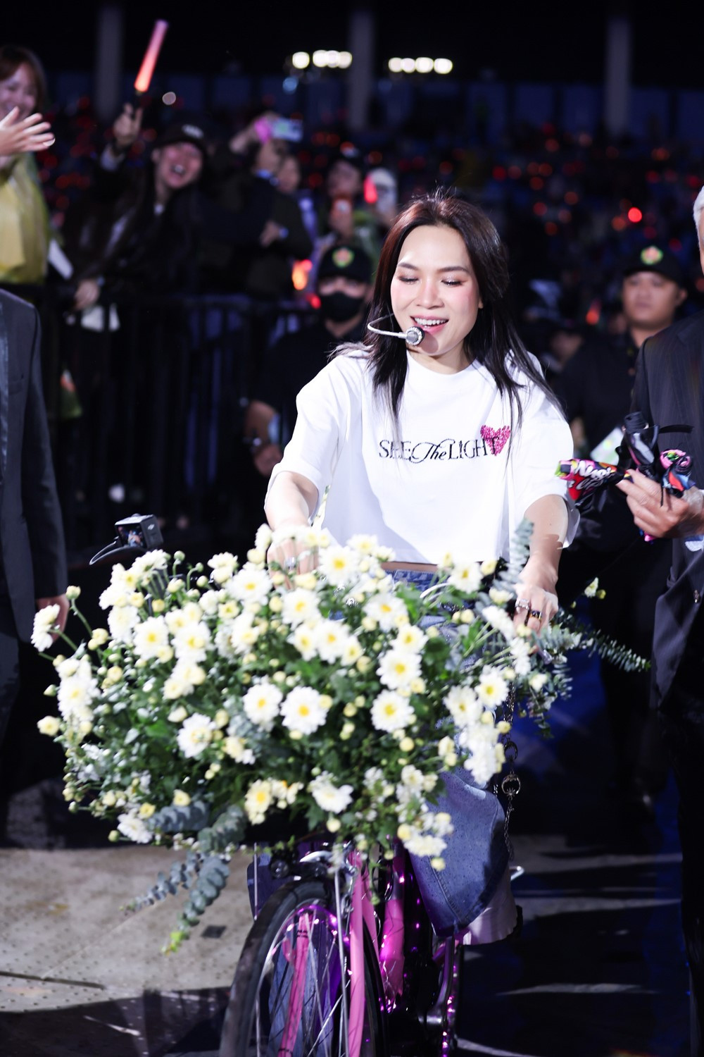 Đen Vâu xin lỗi Mỹ Tâm, nhắc đến ồn ào từ thiện trước 40.000 người - ảnh 4