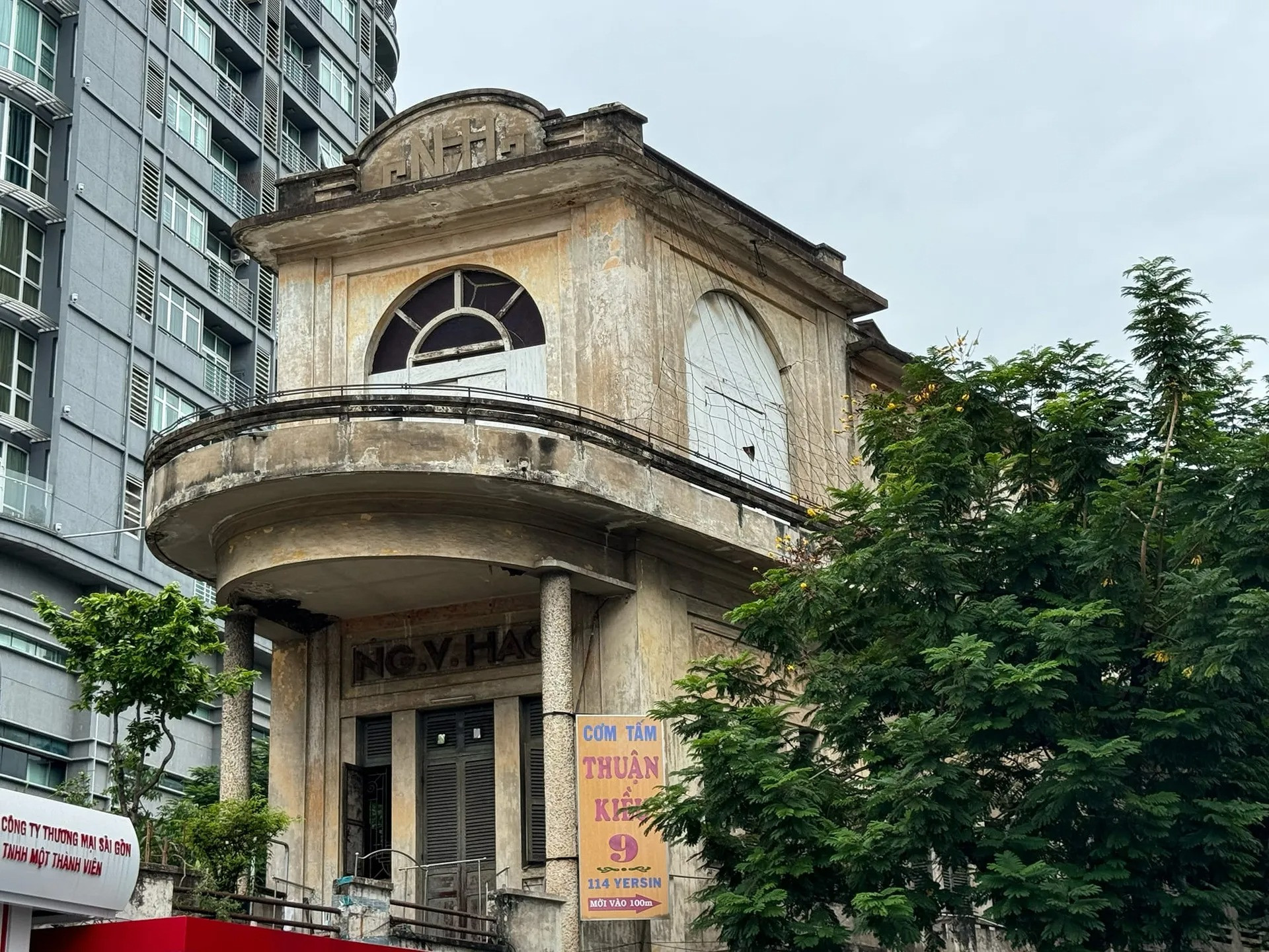 Biệt thự cổ gần 100 tuổi với 4 mặt tiền của đại gia ô tô Sài Gòn từng là đại diện của Michelin tại Việt Nam- Ảnh 2. Biệt thự cổ gần 100 tuổi với 4 mặt tiền của đại gia ô tô Sài Gòn từng là đại diện của Michelin tại Việt Nam- Ảnh 2.