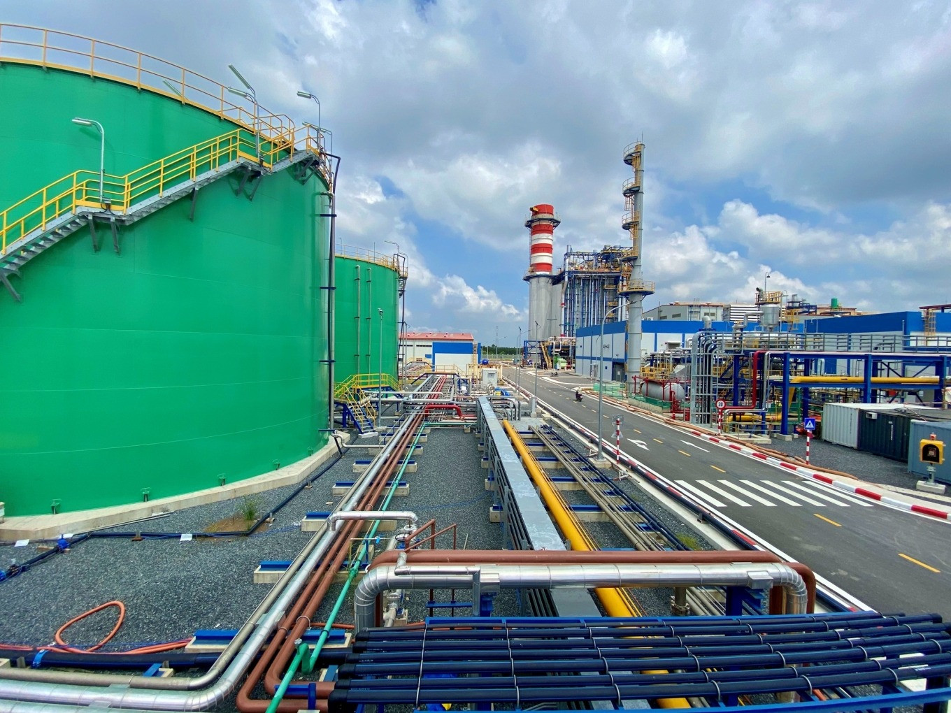 Hôm nay, chính thức khánh thành nhà máy điện khí LNG tỷ USD đầu tiên của Việt Nam với 6 cái nhất- Ảnh 1. Hôm nay, chính thức khánh thành nhà máy điện khí LNG tỷ USD đầu tiên của Việt Nam với 6 cái nhất- Ảnh 1.