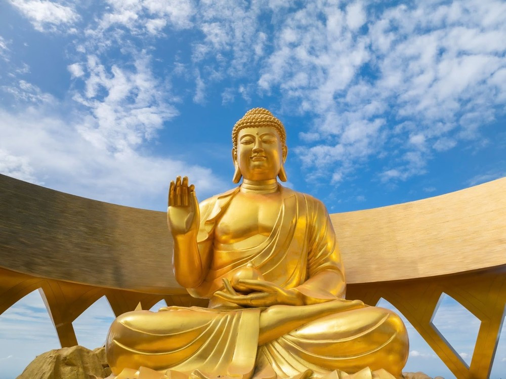Chiêm ngưỡng tôn tượng Đức Phật phủ sơn nhũ vàng 24k, sắp được an vị trên 'nóc nhà Nam Bộ'