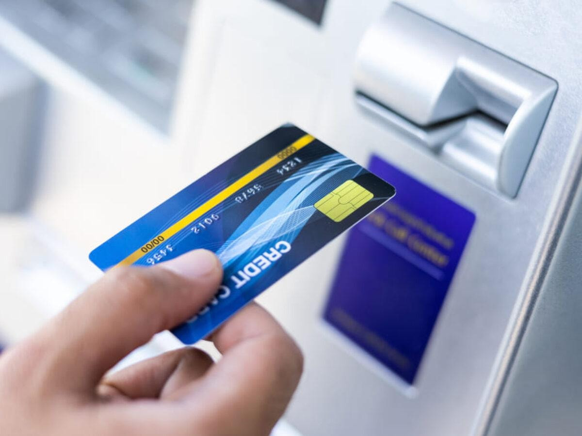 Một ngân hàng thông báo thay thế toàn bộ thẻ có dãy số 97045274