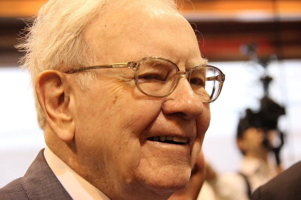 Warren Buffett: &Aacute;p dụng 3 nguy&ecirc;n tắc n&agrave;y để đầu tư th&agrave;nh c&ocirc;ng trong năm 2026 - ảnh 1