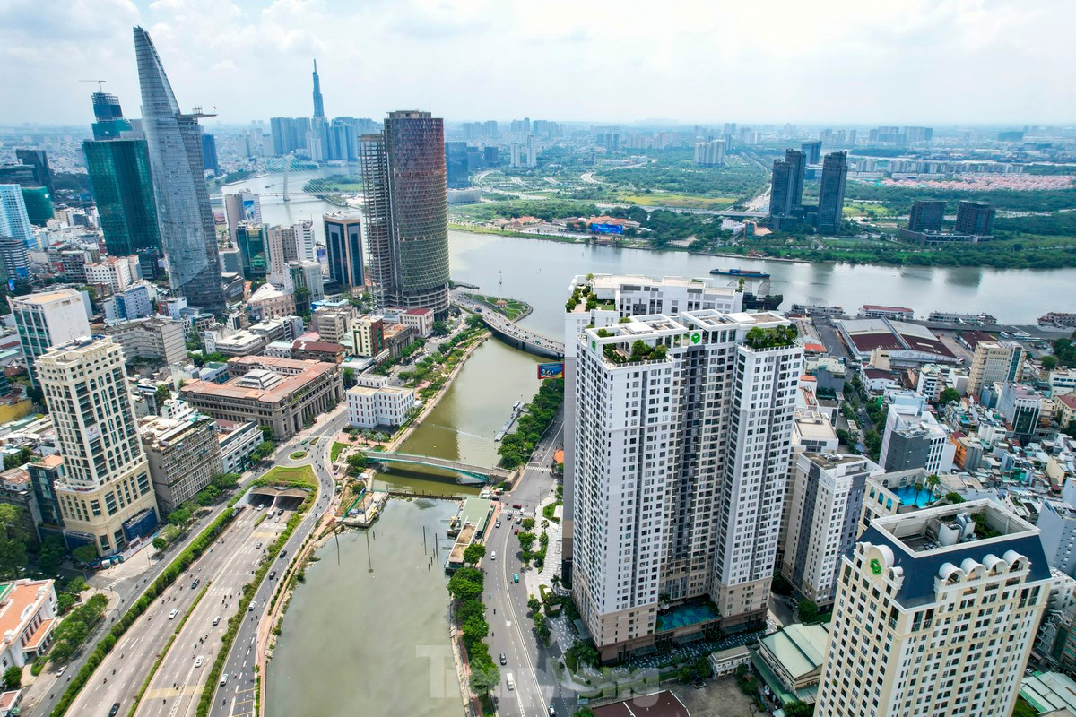 Batdongsan.com.vn cho rằng, lãi suất tiếp tục ảnh hưởng đến thị trường nhưng theo cách nhẹ nhàng hơn rất nhiều so với năm 2022. 1.jpeg