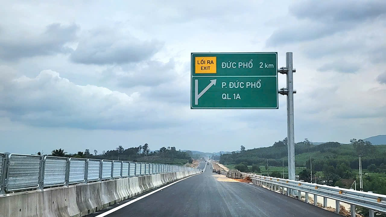 Cao tốc Quảng Ngãi - Hoài Nhơn: 'Tất bật' trước ngày thông xe 19/12- Ảnh 3.