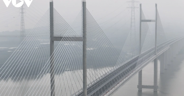 Cây cầu dây văng có tĩnh không cao nhất Việt Nam đã hoàn thành nhưng chưa thông xe