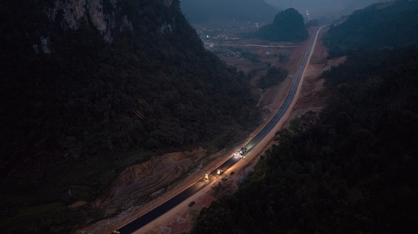 Khi hoàn thành, dự án Đồng Đăng - Trà Lĩnh sẽ kết nối với hai dự án cao tốc Hữu Nghị - Chi Lăng và Bắc Giang - Lạng Sơn để hình thành nên một trục cao tốc đối ngoại huyết mạch, kết nối giao thương hàng hóa từ Việt Nam sang các nước Trung Quốc và châu Âu, góp phần nâng cao năng lực cạnh tranh của nền kinh tế, tạo động lực phát triển kinh tế - xã hội mới cho vùng Đông Bắc. d5990bd7a1d42e8a77c5.jpg