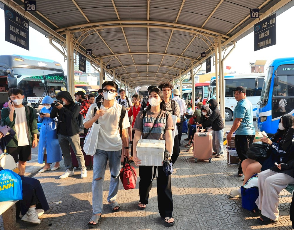 Hà Nội công bố đường dây nóng tiếp nhận phản ánh vi phạm trong hoạt động vận tải hành khách dịp Tết Nguyên đán - ảnh 2