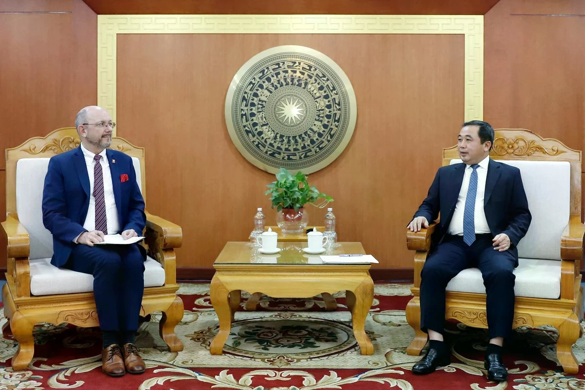 viet-nam-thuy-sy.jpg