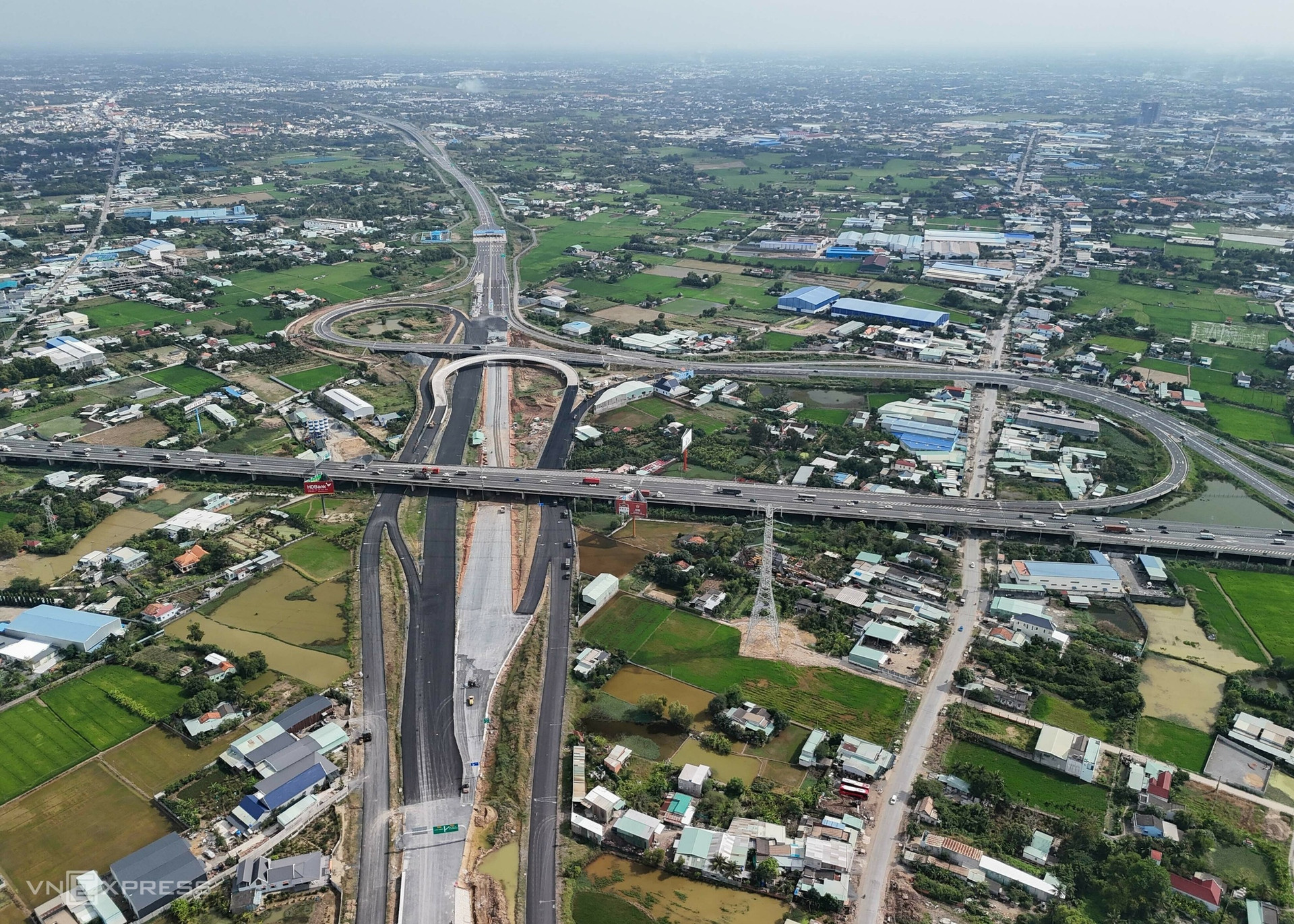 Chỉ 3 ngày nữa, siêu nút giao nối 3 cao tốc 115.000 tỷ bắc nhịp TP. HCM với loạt tỉnh thành miền Tây sẽ chính thức thông xe- Ảnh 3.
