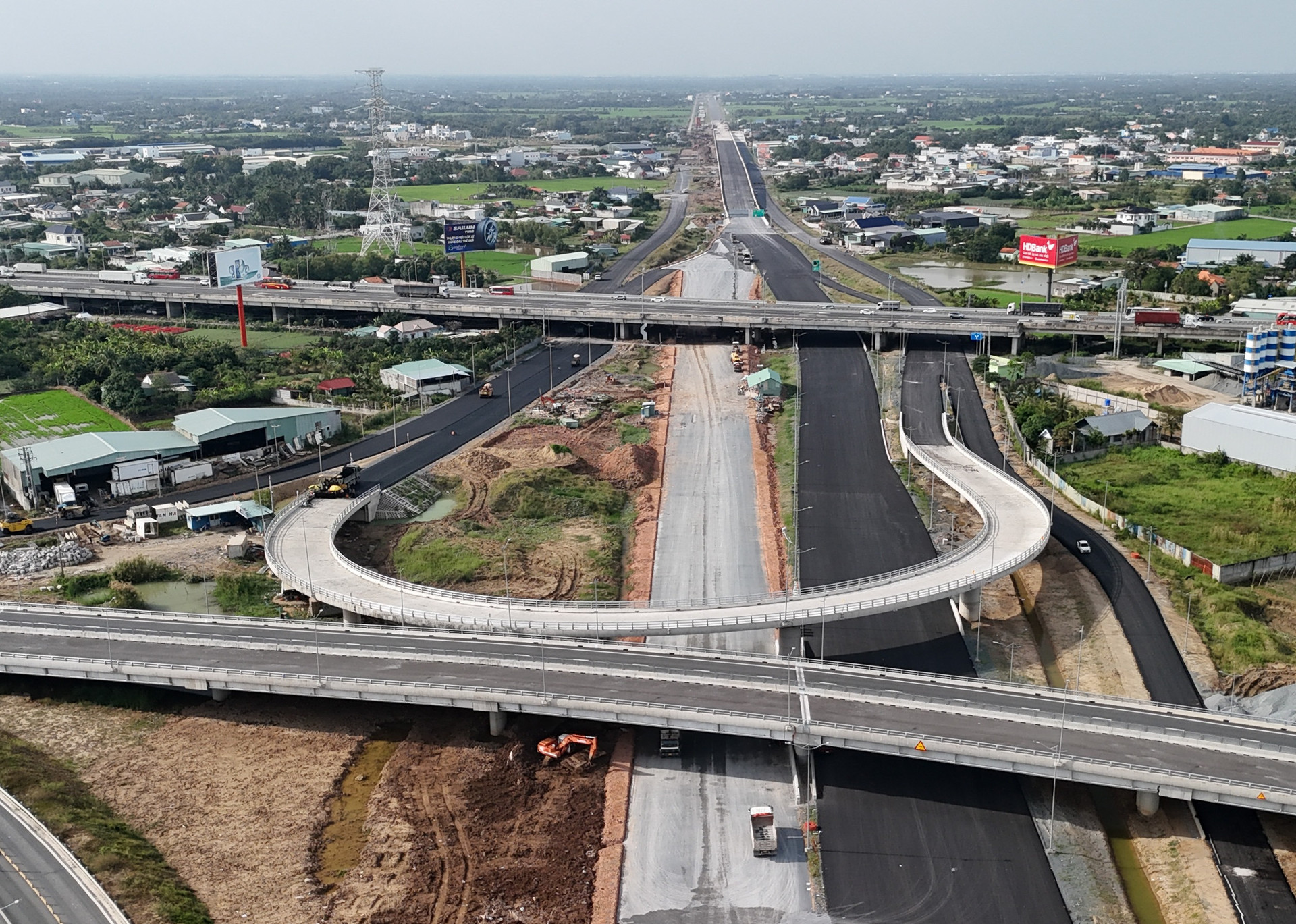 Chỉ 3 ngày nữa, siêu nút giao nối 3 cao tốc 115.000 tỷ bắc nhịp TP. HCM với loạt tỉnh thành miền Tây sẽ chính thức thông xe- Ảnh 4.
