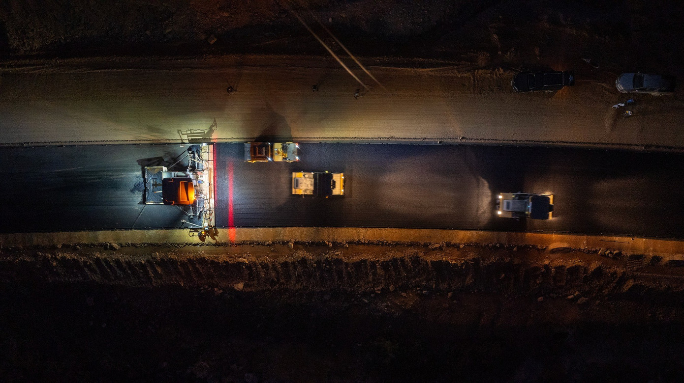 Dù theo hợp đồng thời gian hoàn thành dự án trong quý IV/2026, các nhà đầu tư đã khắc phục khó khăn, đảm bảo thông tuyến trong năm nay và nỗ lực phấn đấu rút ngắn tiến độ ít nhất 3 tháng so với hợp đồng. 5c5e1a11b0123f4c6603.jpg