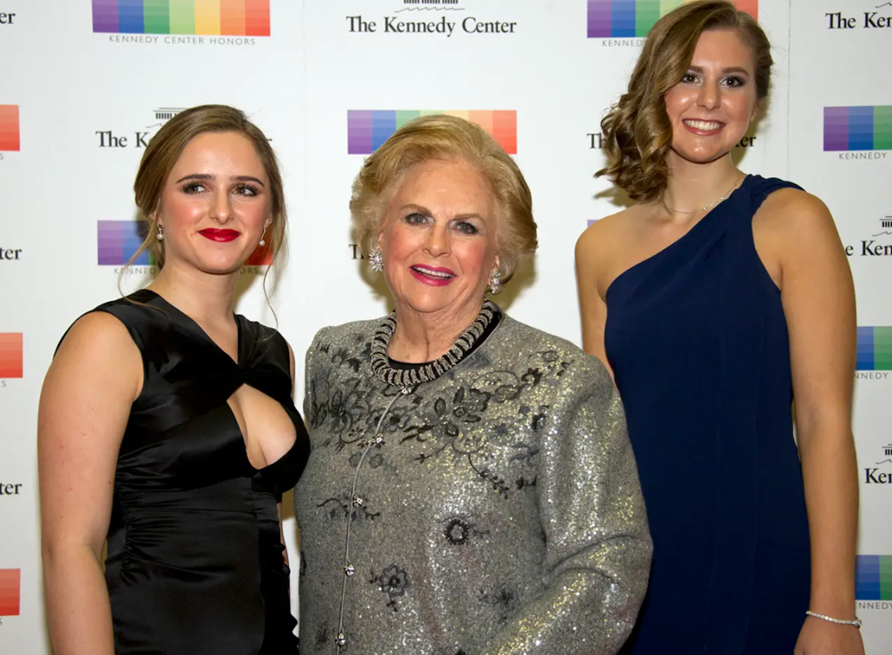 Lộ diện 10 gia tộc gi&agrave;u nhất thế giới năm 2025, top 1 sở hữu hơn 500 tỷ USD - ảnh 7