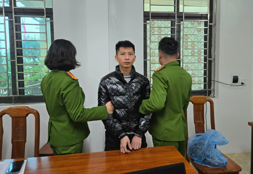 Bắt khẩn cấp 'Long Tổng' ngay tại sân bay - ảnh 1