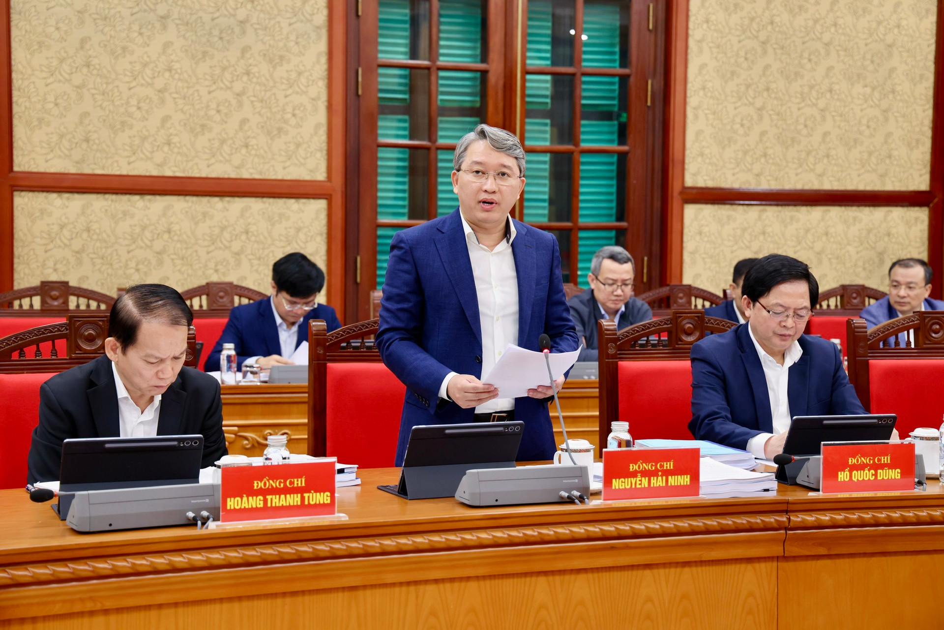 Hoàn thiện thể chế, tháo gỡ ‘điểm nghẽn’ để tạo động lực phát triển đất nước- Ảnh 2. Hoàn thiện thể chế, tháo gỡ ‘điểm nghẽn’ để tạo động lực phát triển đất nước- Ảnh 2.