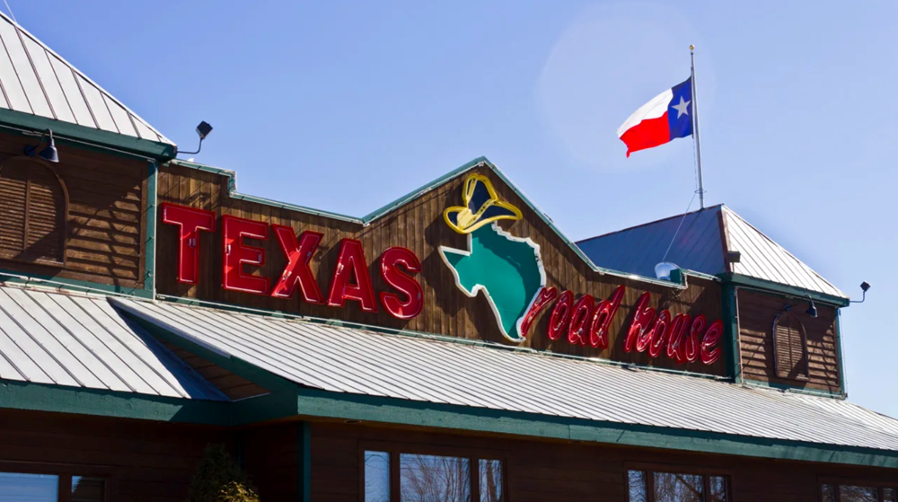 Chuỗi nhà hàng nổi tiếng bất ngờ đóng cửa toàn bộ 736 cơ sở trong 24 giờ: Chuyện gì xảy ra? - ảnh 1