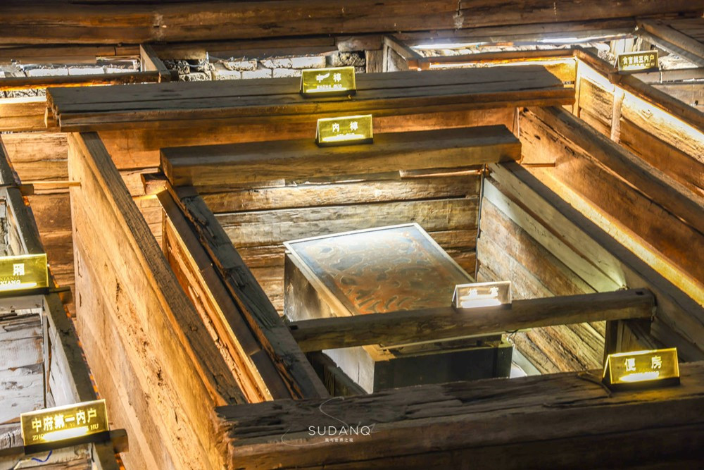 Phong tỏa khẩn cấp, thu giữ kho báu trị giá hơn 8.900 tỷ đồng bên dưới móng của một căn biệt thự do thợ xây phát hiện - ảnh 1