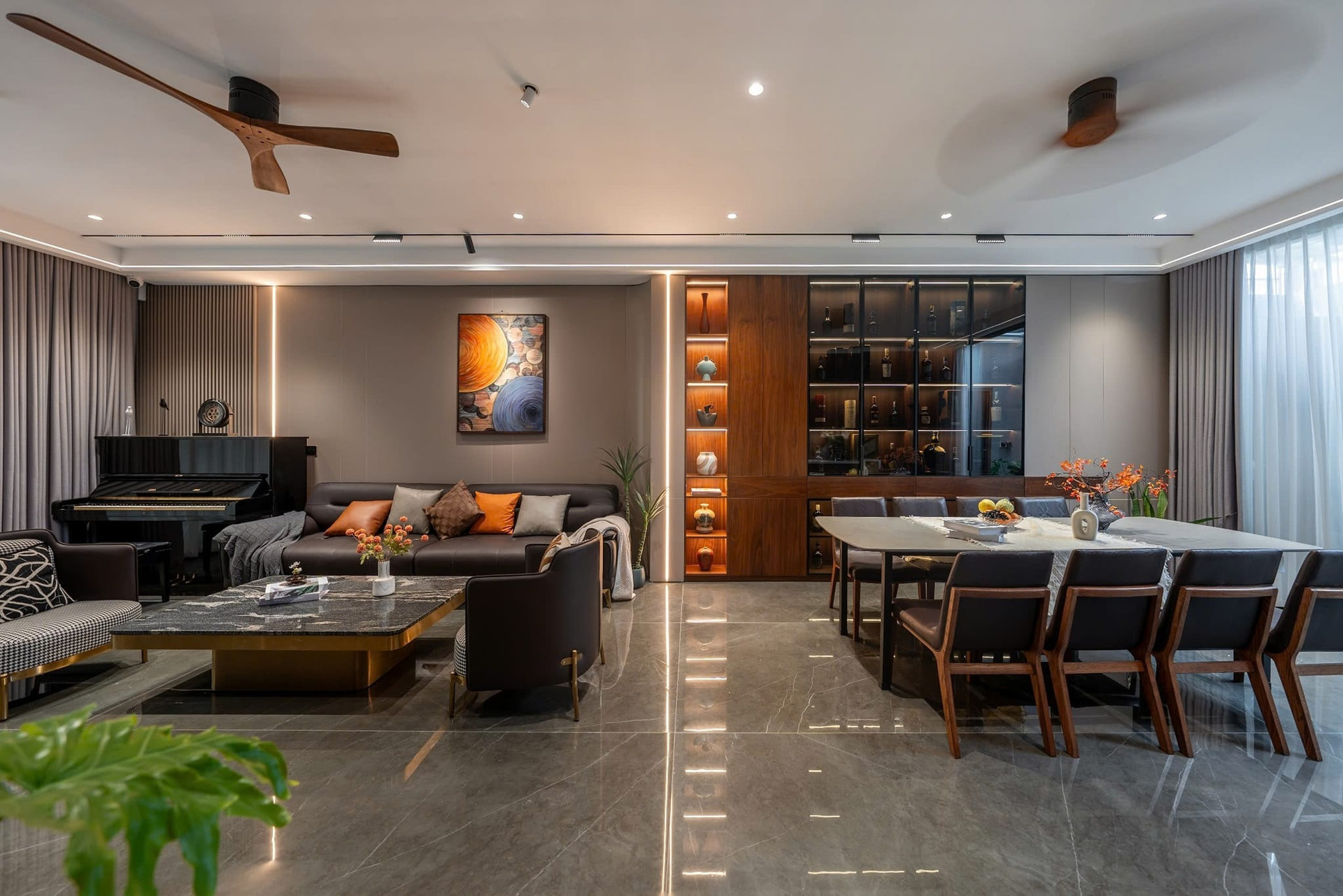 Bỏ chung cư Hà Nội về quê Nghệ An: Cặp vợ chồng xây nhà 3 tầng hiện đại, ban công phủ xanh rủ ôm trọn mặt tiền- Ảnh 2.