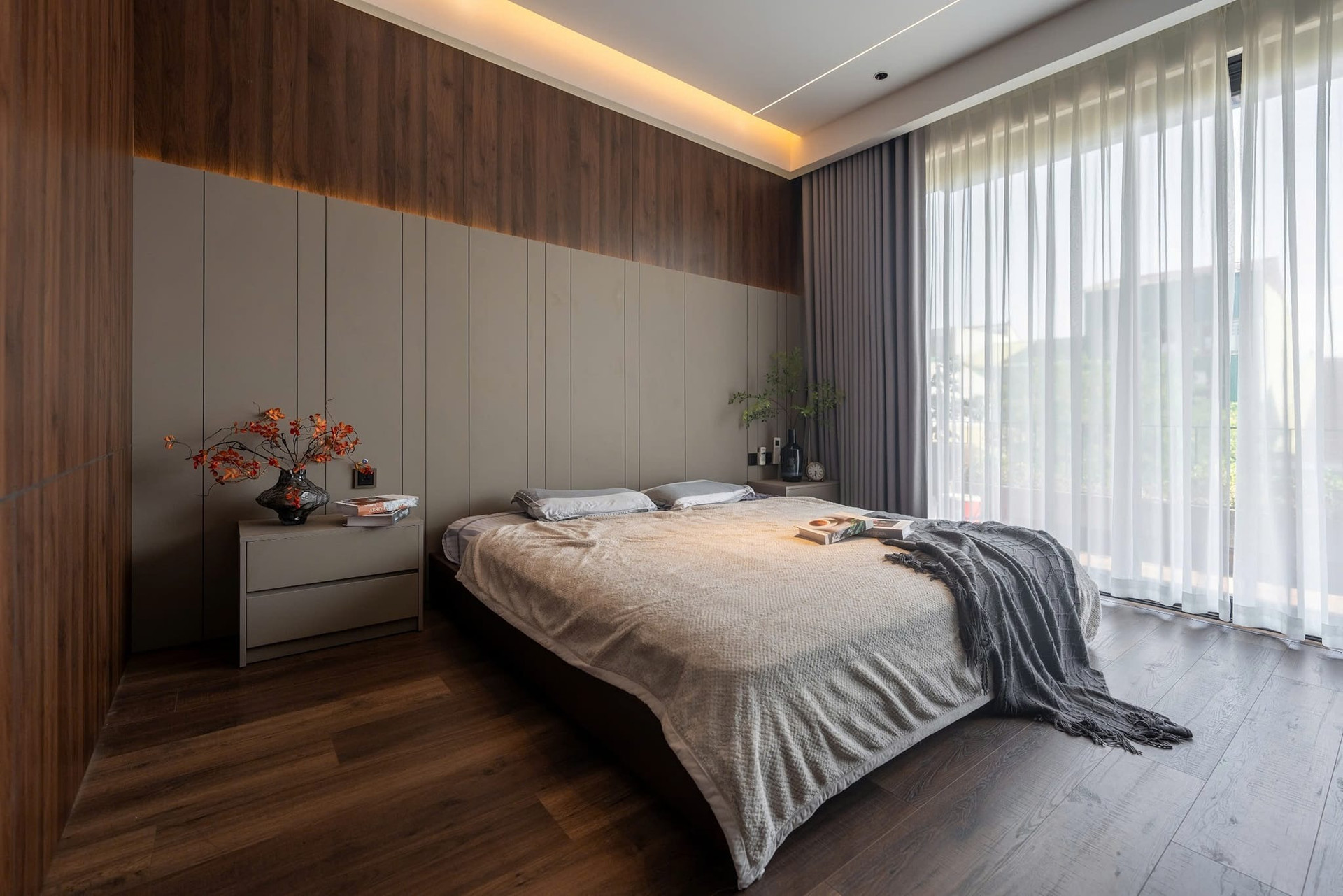 Bỏ chung cư Hà Nội về quê Nghệ An: Cặp vợ chồng xây nhà 3 tầng hiện đại, ban công phủ xanh rủ ôm trọn mặt tiền- Ảnh 5.