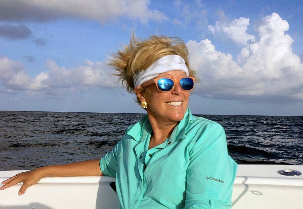 Triệu phú Mỹ không ăn ngoài, đi xe cũ, dùng túi xách mua từ năm 1993 - ảnh 1