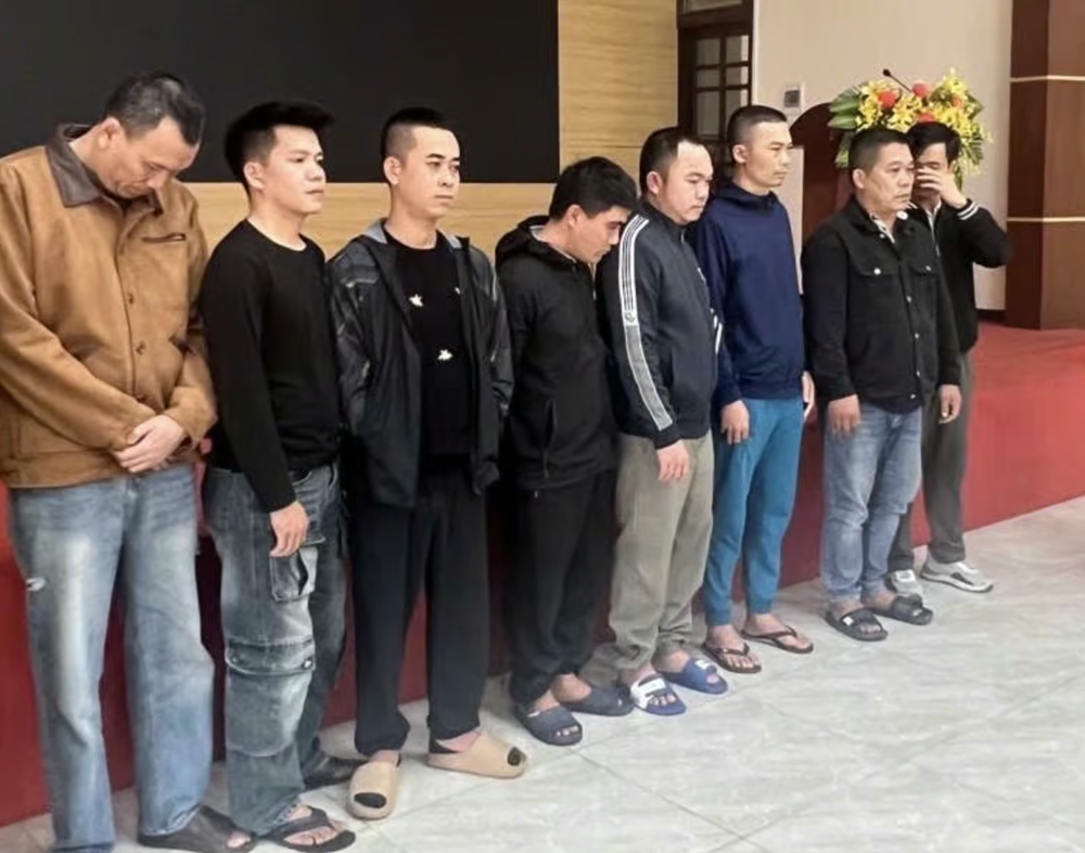 Bắt khẩn cấp 8 người trong đường dây cá độ bóng đá 350 tỷ đồng - ảnh 2