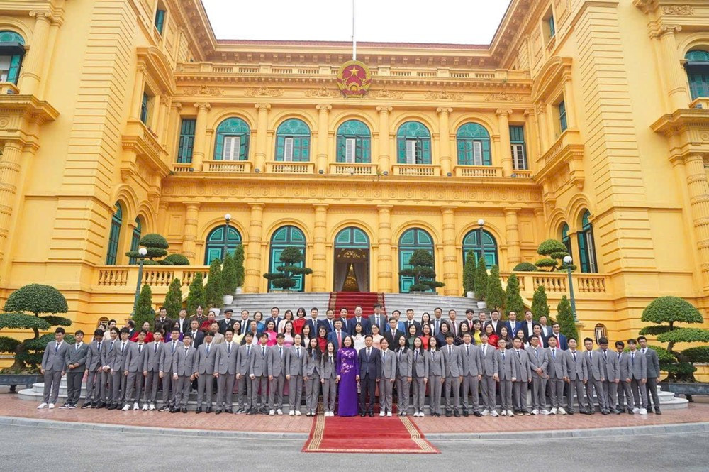 2 học sinh được nhận Huân chương Lao động Hạng Nhì - ảnh 1