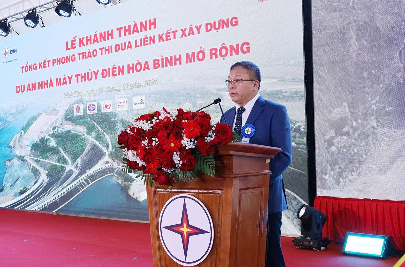 Ông Phạm Hồng Phương - Phó Tổng giám đốc EVN phát biểu tại chương trình.