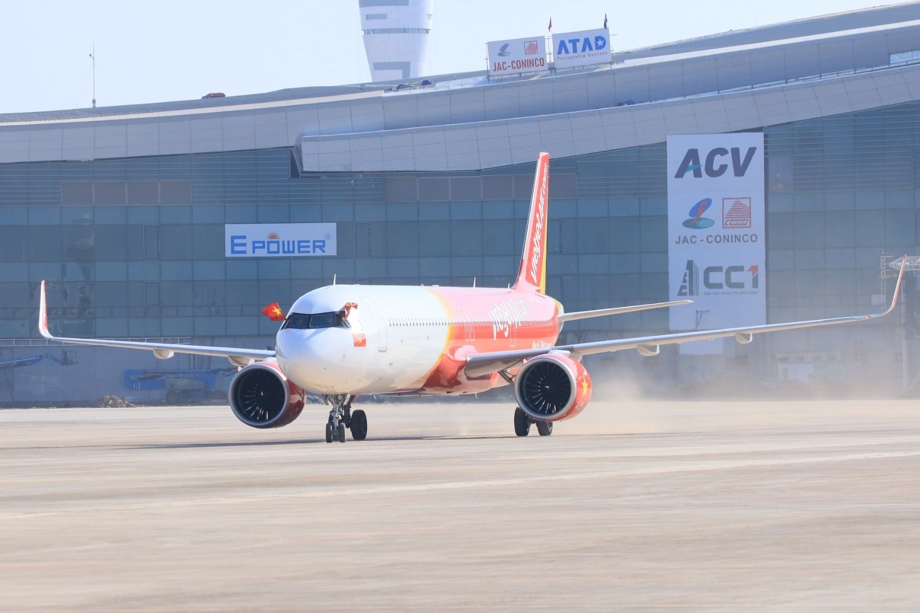 Vietjet của tiến sĩ Nguyễn Thị Phương Thảo ghi dấu hai cột mốc quan trọng tại siêu sân bay 16 tỷ USD