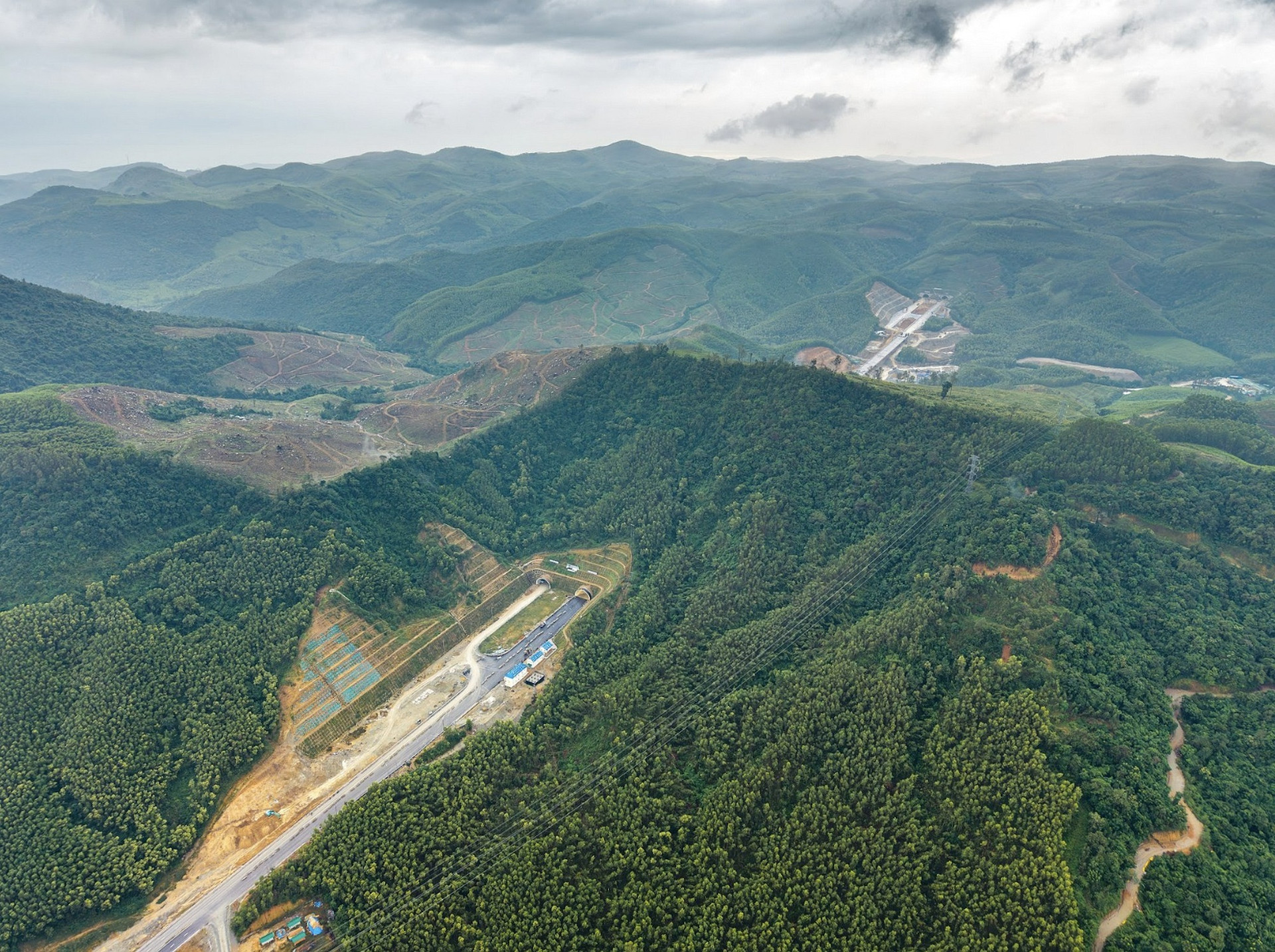 Hầm Bình Đê trên tuyến cao tốc Quảng Ngãi - Hoài Nhơn. Nguồn ảnh: Đèo Cả