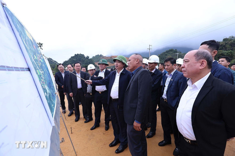 Cao tốc 15.000 tỷ của Tây Bắc sở hữu cây cầu có nhịp dây văng dài nhất và trụ cầu cao nhất Việt Nam đón tin vui- Ảnh 1.